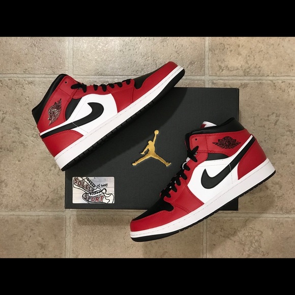 NEW Nike Air Jordan 1 Mid Chicago Black Toe Bred - Picture 7 of 8